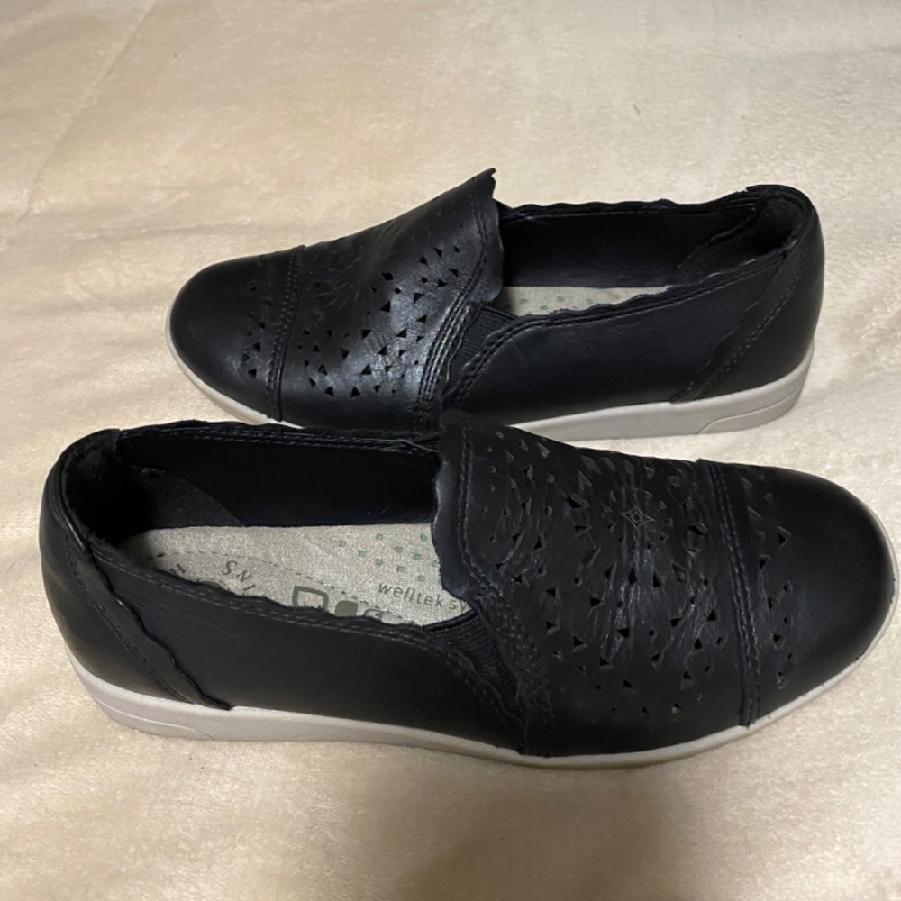 Shoes - Picture 4 of 4